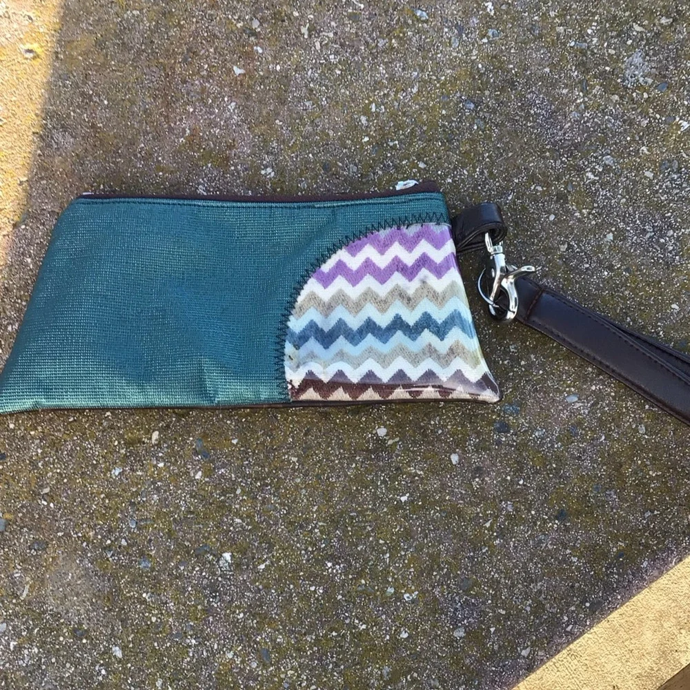 Ellu by Leslie Pozen Teal & Multicolored Coated Canvas Wristlet